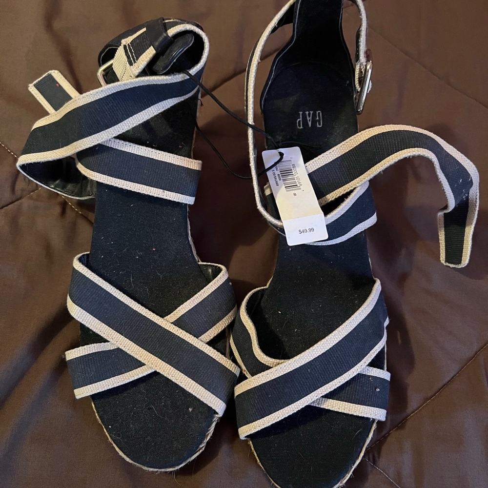 Gap navy & cream strappy wicker platform sandals size 8 NWT